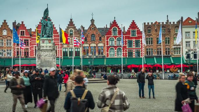 欧洲比利时布鲁日贝尔福和格罗特市场广场的人群旅游步行观光景点的延时镜头