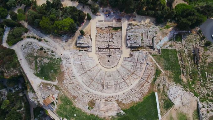 从空中俯瞰锡拉丘兹希腊剧院废墟