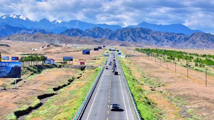 新疆独库公路起点 独山子笔直公路航拍素材