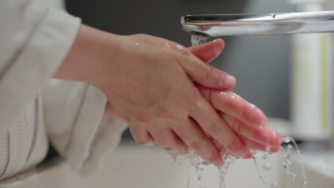 慢动作特写洗手清洁水龙视频素材特写