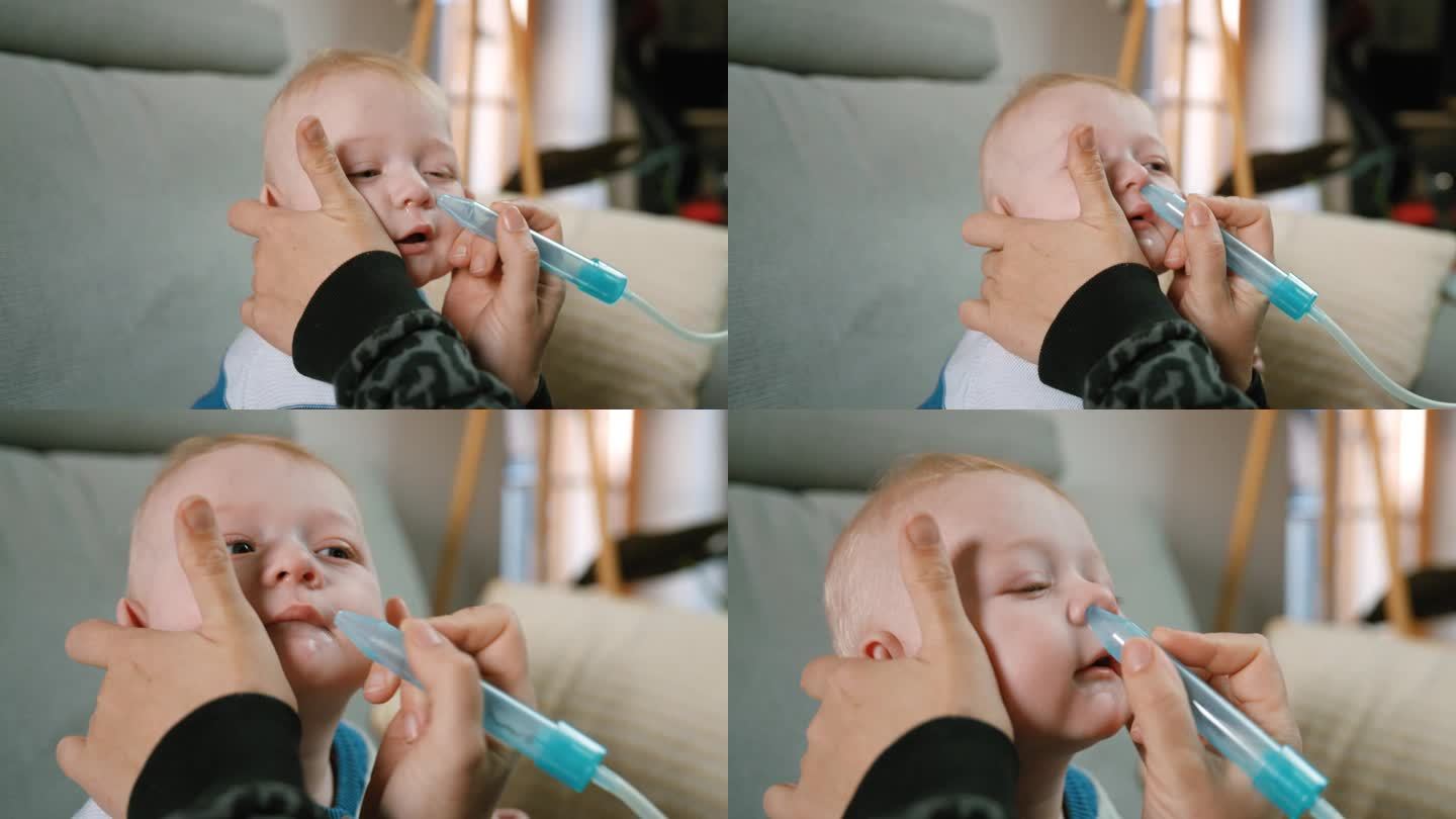 妈妈用吸鼻器轻轻地清理宝宝的鼻子