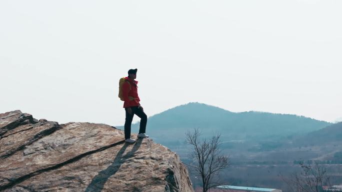 登顶山峰户外