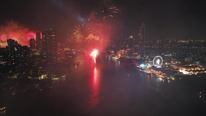 摩天大楼和城市景观庆祝夜晚烟花新年