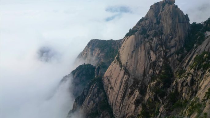 安徽黄山风景区山峰云海航拍延时风景视频素