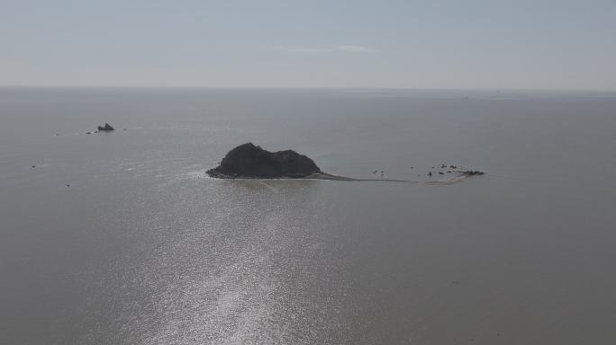 航拍俯瞰威海市文登区五垒岛湾南侧里岛