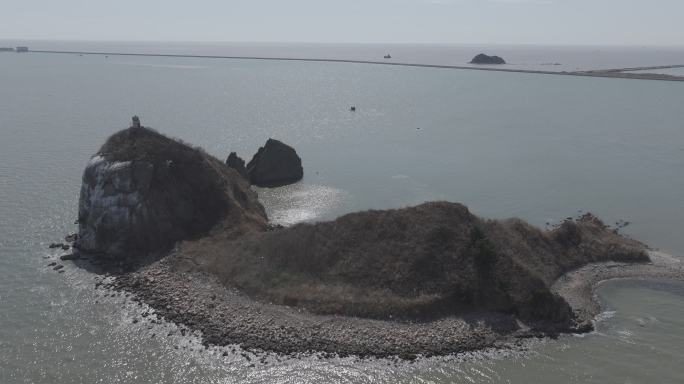 航拍山东文登南海五垒岛湾东侧牛心岛