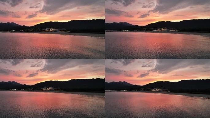 粉色夕阳下的日月湾