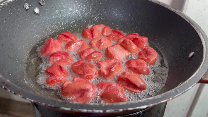 菜油炒红猪肉肠。