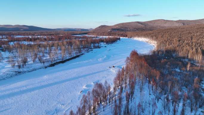 大兴安岭早春雪河红柳林