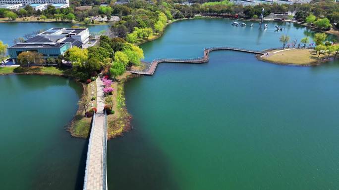 航拍春天里的苏州昆山玉湖湿地公园