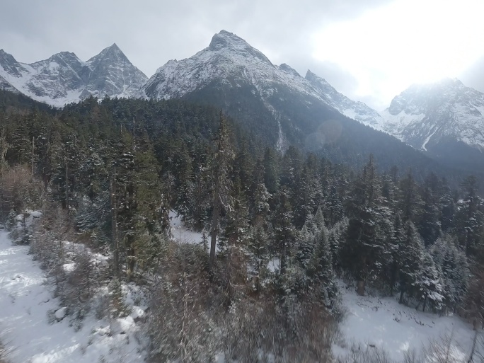 冬天毕棚沟雪景fpv穿越机航拍阿坝州雪山