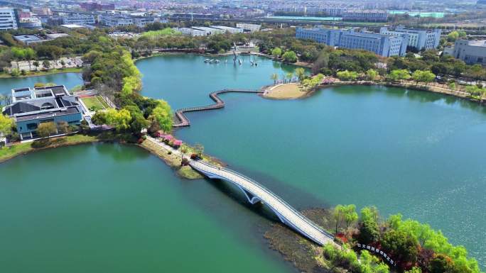 航拍春天里的苏州昆山玉湖湿地公园