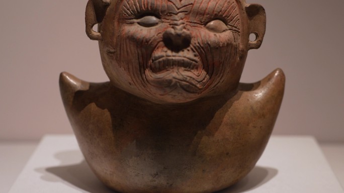 秘鲁库比斯尼克文化人像马镫口陶瓶