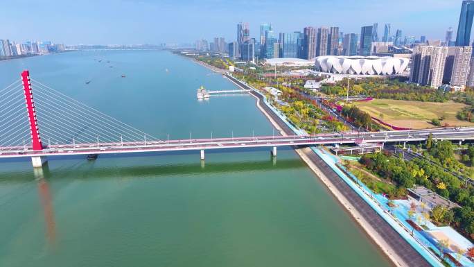 杭州钱塘江西兴大桥航拍车流交通城市风景风