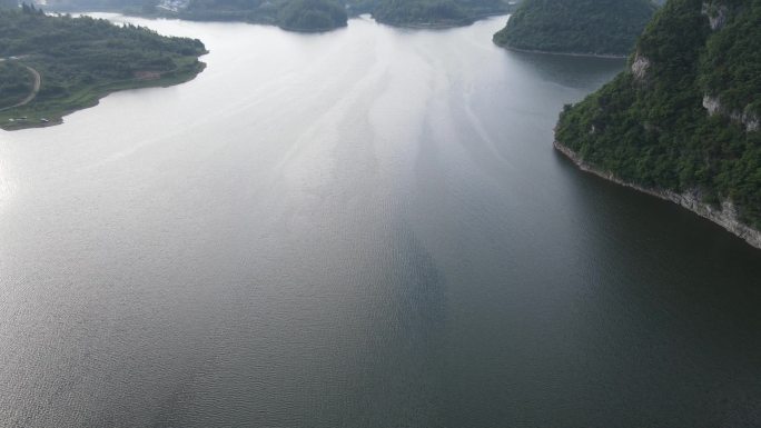 贵州贵阳观山湖百花湖湖面水波纹抬头