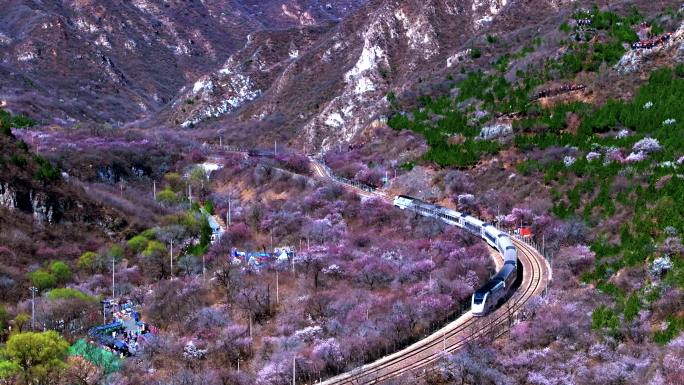 北京地标 长城 高铁火车 铁路 居庸关