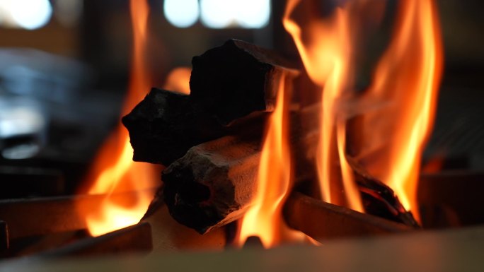 火焰 炭火 厨房烤碳 火苗 后厨处理碳