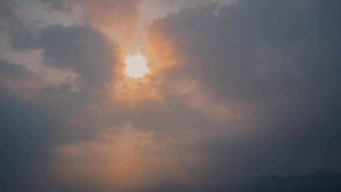 【8K】阴天雾天远山朝阳流云