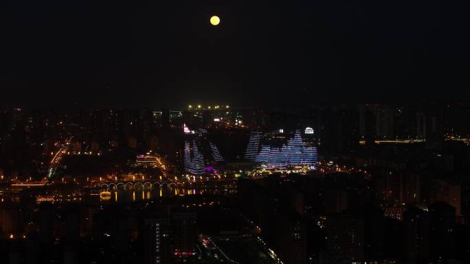 w酒店月圆之夜金色的月亮赏月思念中秋节