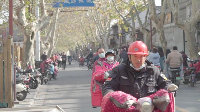 东北街头乡镇电动车市场骑电瓶车人群的生活