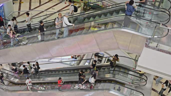 实拍广州天河正佳广场商业氛围与购物的市民