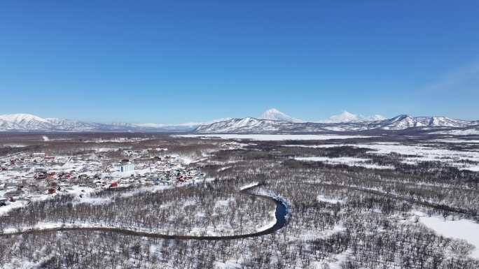 俄罗斯勘察加火山下的温泉小镇