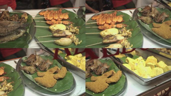 香油鱼、沙棘肝、鱿鱼串、虾串、鸭肉、牛肚肉、豆腐、鸡肉。典型的印尼街头小吃。印度尼西亚雅加达11市场
