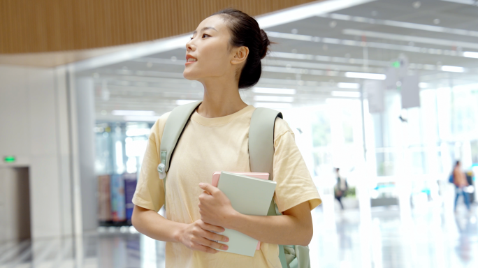 女大学生图书馆学习