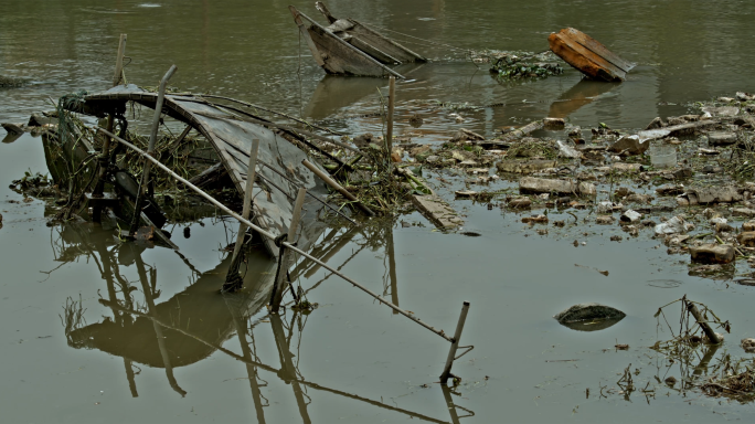 河涌中的垃圾弃置物 工业废弃物
