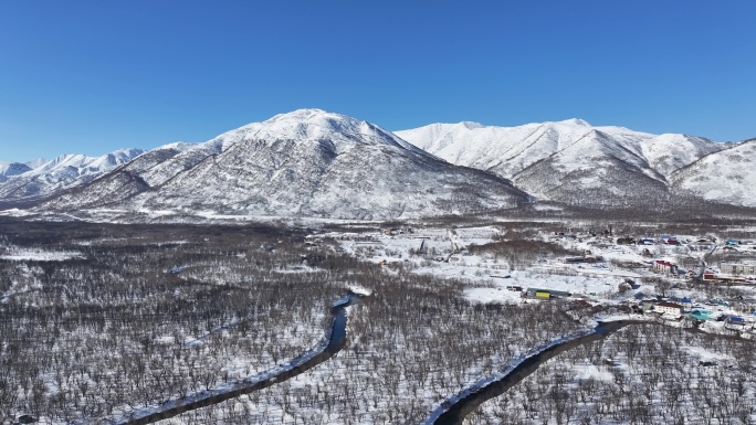 俄罗斯勘察加火山下的温泉小镇