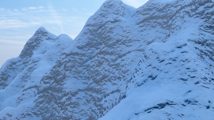 宏伟大气的雪山航拍视频