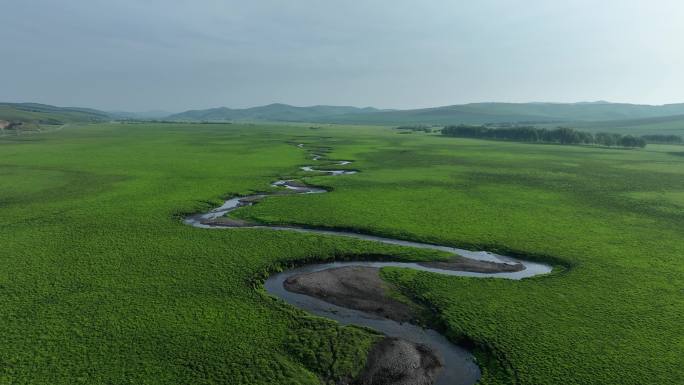 山谷草地弯曲的河流