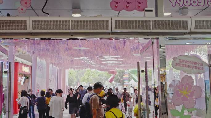 4K实拍广州天河路正佳广场缤纷浪漫的装饰