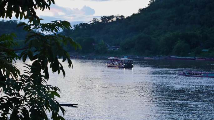 湄公河上的游船