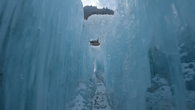 冰雕冰挂fpv穿越机冰洞穿梭