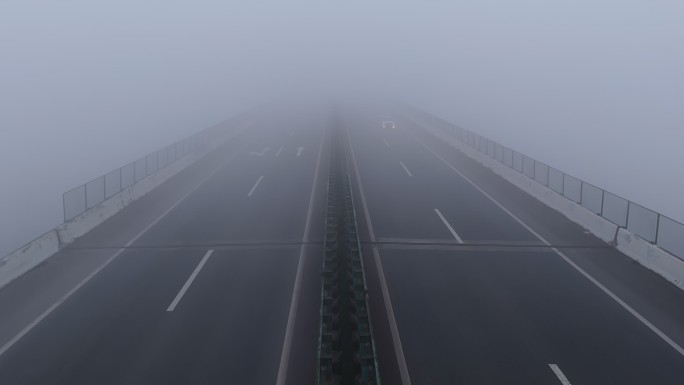 高速路大雾天气