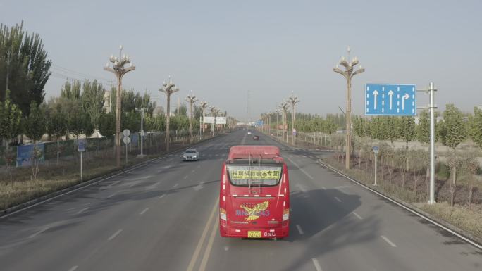 阿拉尔街道车辆