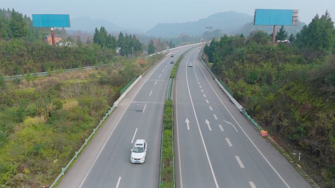 航拍空旷高速路