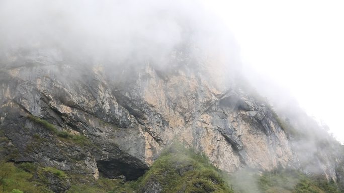 雨后秋天的峡谷风光