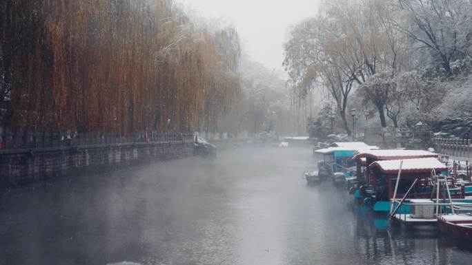 雪景济南黑虎泉护城河