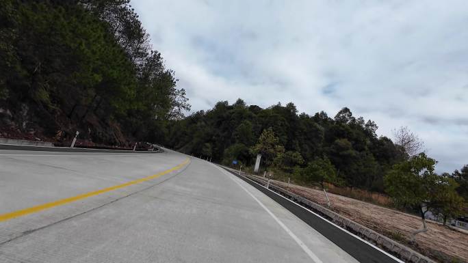 摩旅自驾广东韶关新丰县岭南山区