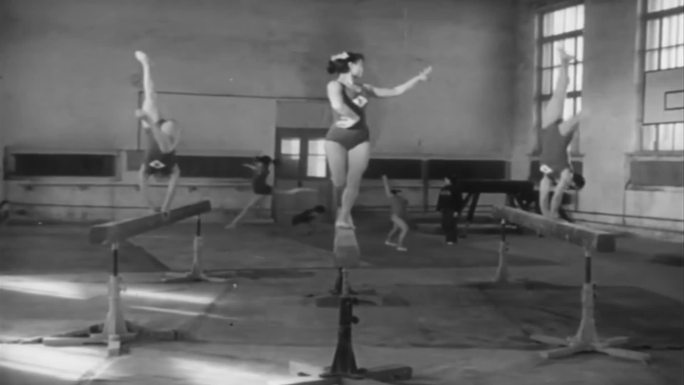 60年代体操姊妹训练影像
