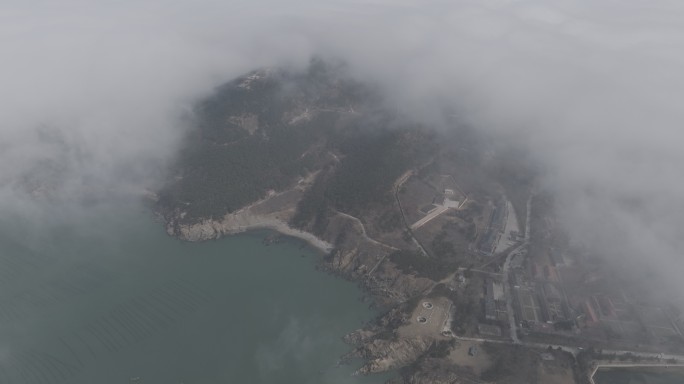 航拍山东威海平流雾之中的刘公岛