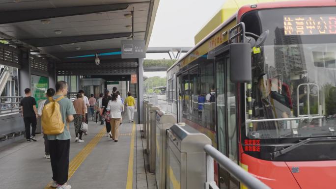 广州天河路石牌桥乘客换乘，BRT公交出站