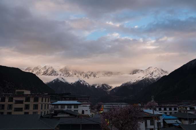 桃花 雪山 南迦巴瓦 乌云 延时