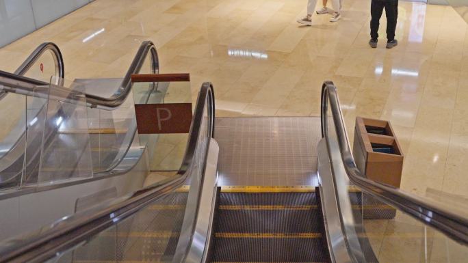 广州天河超级商业综合体太古汇大气的手扶梯