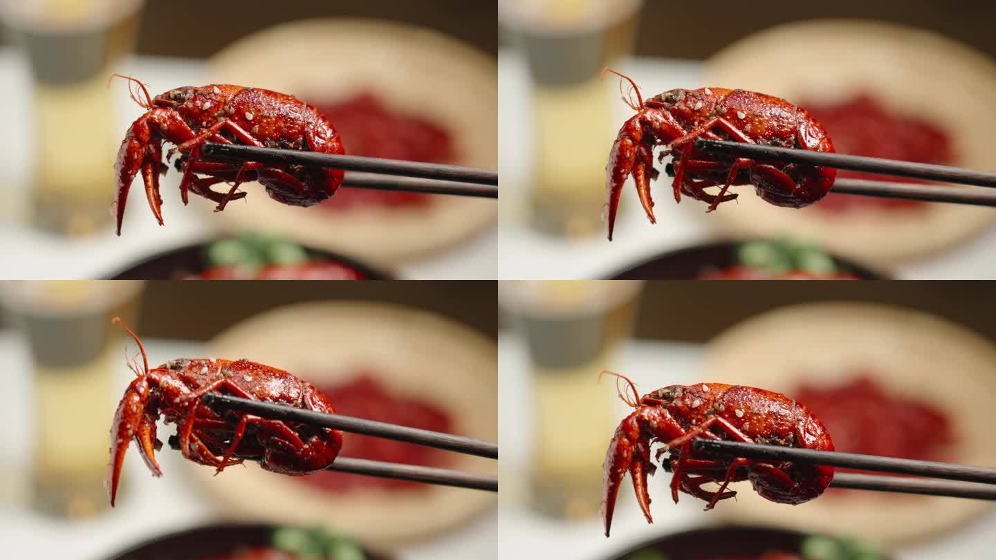 筷子夹起小龙虾夜宵美食特写