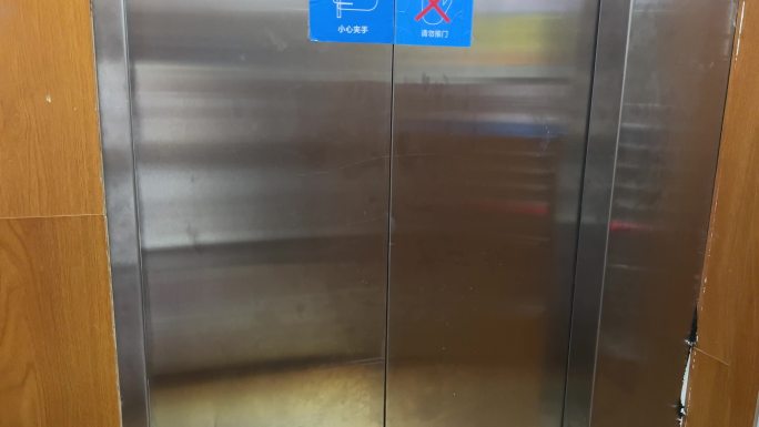4K原创 电梯开门