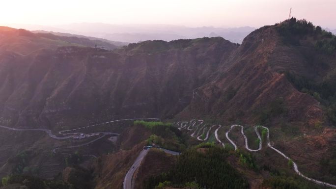 4K航拍贵州晴隆县二十四道拐清晨风景