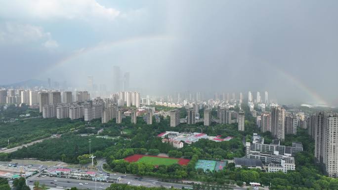 城市雨后彩虹